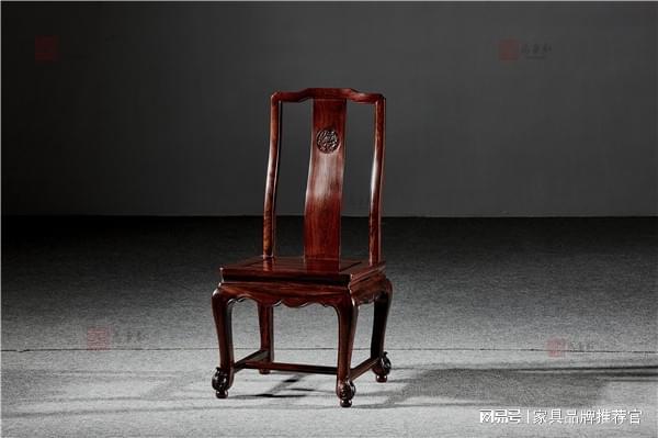 红木餐桌方圆之选：适配生活场景是关键AG真人百家乐微凹黄檀工厂·万事红