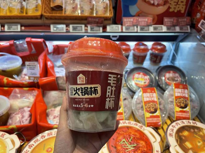 锅销售涨八成、餐桌被“治愈系”承包AG真人国际立冬暖消费升温 盒马火(图3)